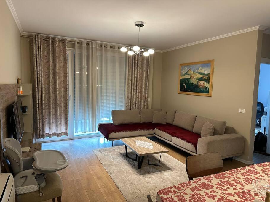 Family Friendly 2 Bedroom Apartment Eden Gardens Tirana City Center Kültér fotó